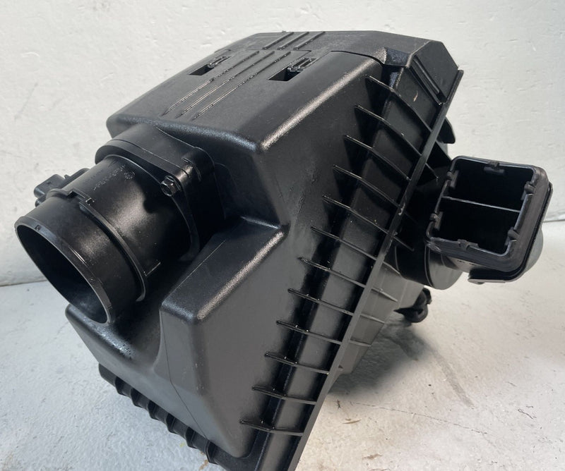 Load image into Gallery viewer, 20-25 HYUNDAI TUCSON SONATA ENGINE AIR INTAKE CLEANER HOUSING BOX 2.5L # 107386

