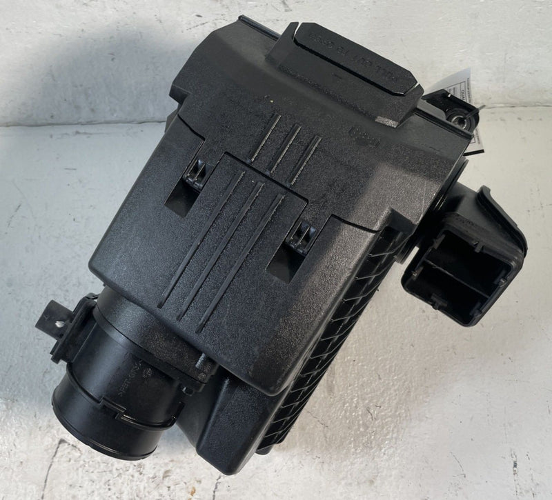 Load image into Gallery viewer, 20-25 HYUNDAI TUCSON SONATA ENGINE AIR INTAKE CLEANER HOUSING BOX 2.5L # 107386
