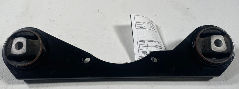 Load image into Gallery viewer, 2021-2025 NISSAN ROGUE AWD REAR DIFFERENTIAL AXLE CARRIER MOUNT BRACKET # 111643
