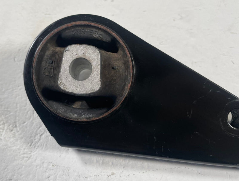 Load image into Gallery viewer, 2021-2025 NISSAN ROGUE AWD REAR DIFFERENTIAL AXLE CARRIER MOUNT BRACKET # 111643
