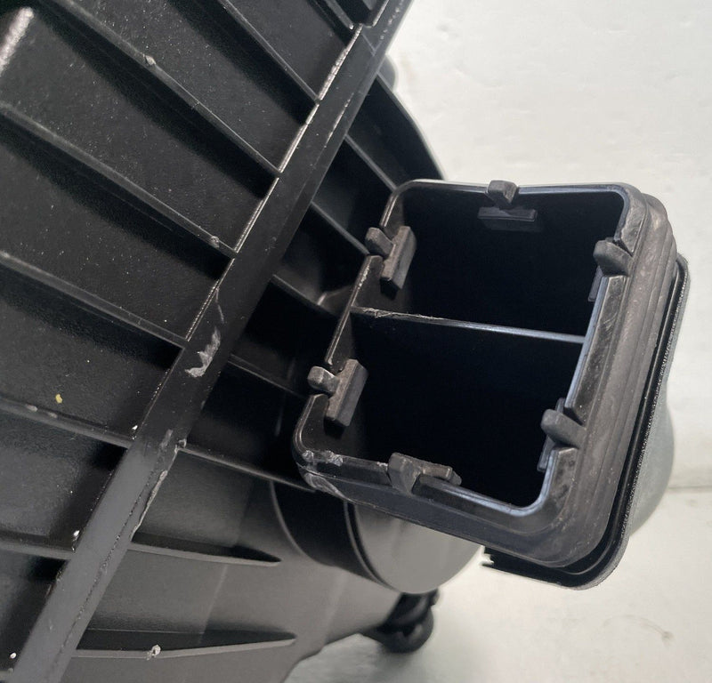 Load image into Gallery viewer, 20-25 HYUNDAI TUCSON SONATA ENGINE AIR INTAKE CLEANER HOUSING BOX 2.5L # 107386
