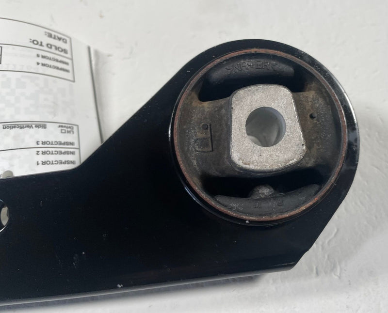 Load image into Gallery viewer, 2021-2025 NISSAN ROGUE AWD REAR DIFFERENTIAL AXLE CARRIER MOUNT BRACKET # 111643
