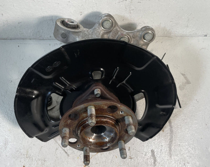 Load image into Gallery viewer, 2022-2025 HYUNDAI TUCSON AWD REAR LEFT SIDE SPINDLE KNUCKLE W/ WHEEL HUB #107374

