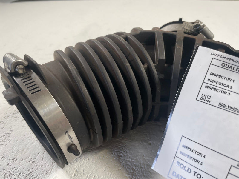 Load image into Gallery viewer, 2022-2025 NISSAN ROGUE ENGINE AIR CLEANER INTAKE HOSE TUBE PIPE 1.5L # 111631
