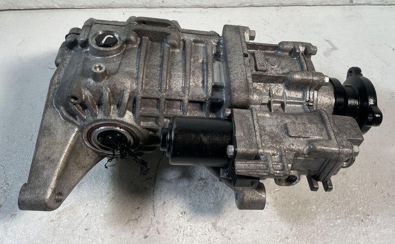 Load image into Gallery viewer, 2022-2025 HYUNDAI TUCSON AWD REAR DIFFERENTIAL AXLE CARRIER ASSEMBLY # 107408
