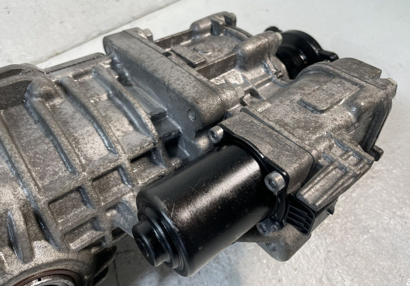 Load image into Gallery viewer, 2022-2025 HYUNDAI TUCSON AWD REAR DIFFERENTIAL AXLE CARRIER ASSEMBLY # 107408
