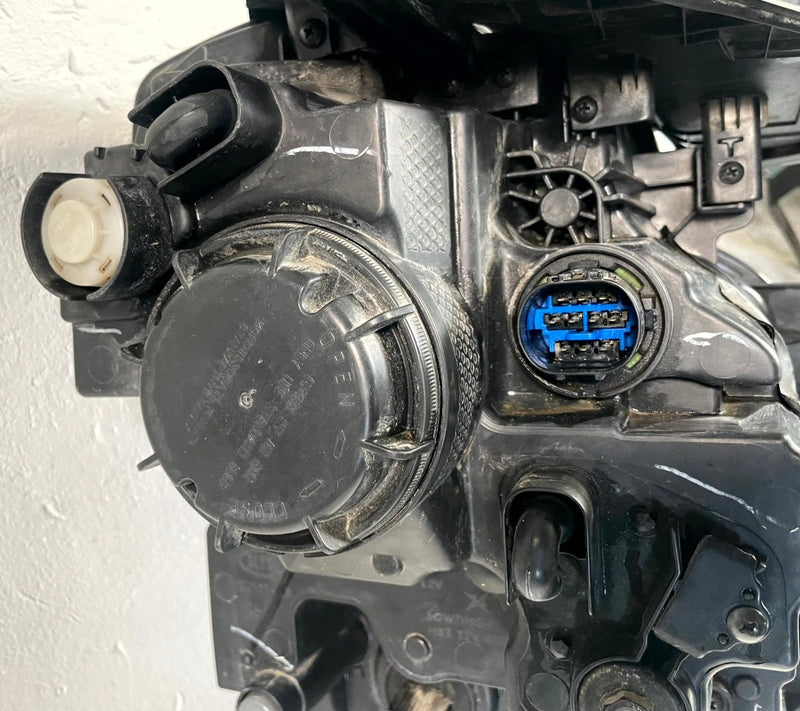 Load image into Gallery viewer, 2020-2022 KIA TELLURIDE FRONT LEFT DRIVER SIDE LED HEADLIGHT HEADLAMP # 114354
