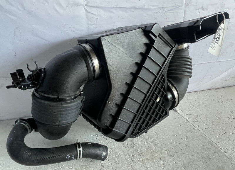 Load image into Gallery viewer, 22-25 GENESIS GV70 AIR INTAKE CLEANER FILTER HOUSING BOX ASSEMBLY 2.5L # 107597

