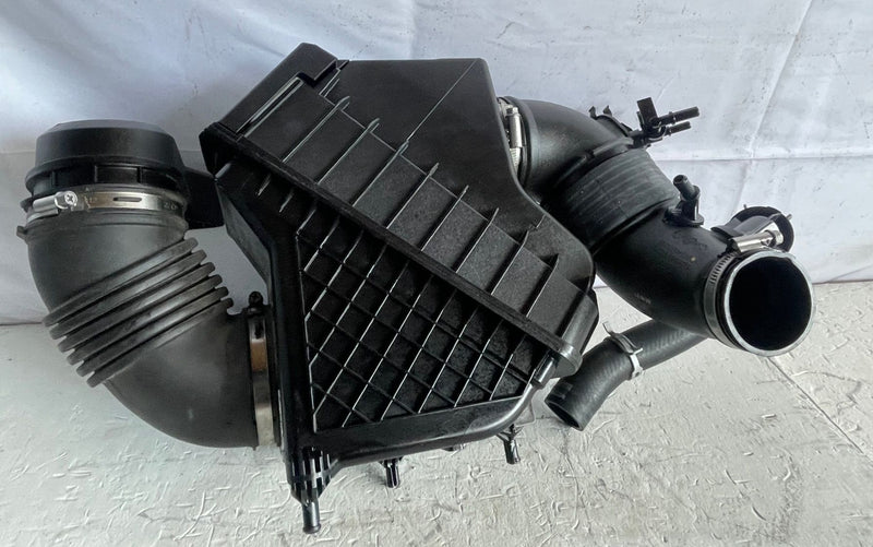 Load image into Gallery viewer, 22-25 GENESIS GV70 AIR INTAKE CLEANER FILTER HOUSING BOX ASSEMBLY 2.5L # 107597
