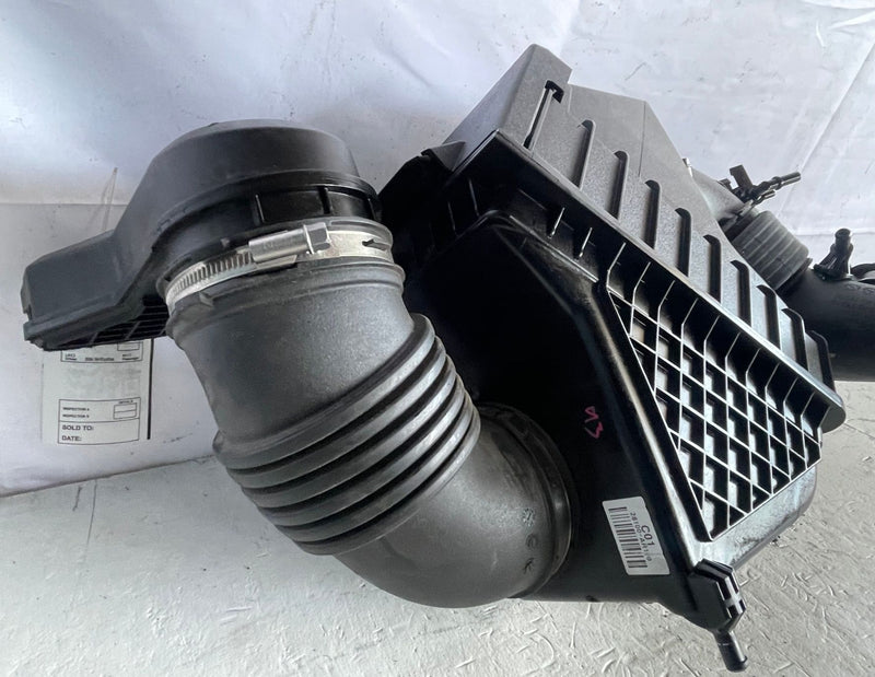 Load image into Gallery viewer, 22-25 GENESIS GV70 AIR INTAKE CLEANER FILTER HOUSING BOX ASSEMBLY 2.5L # 107597
