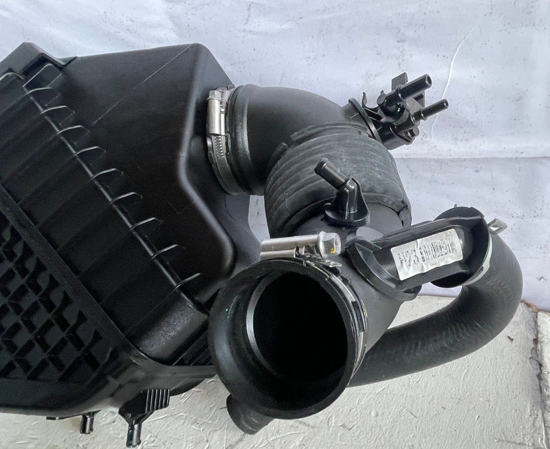 Load image into Gallery viewer, 22-25 GENESIS GV70 AIR INTAKE CLEANER FILTER HOUSING BOX ASSEMBLY 2.5L # 107597
