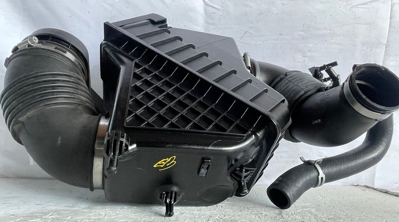Load image into Gallery viewer, 22-25 GENESIS GV70 AIR INTAKE CLEANER FILTER HOUSING BOX ASSEMBLY 2.5L # 107597
