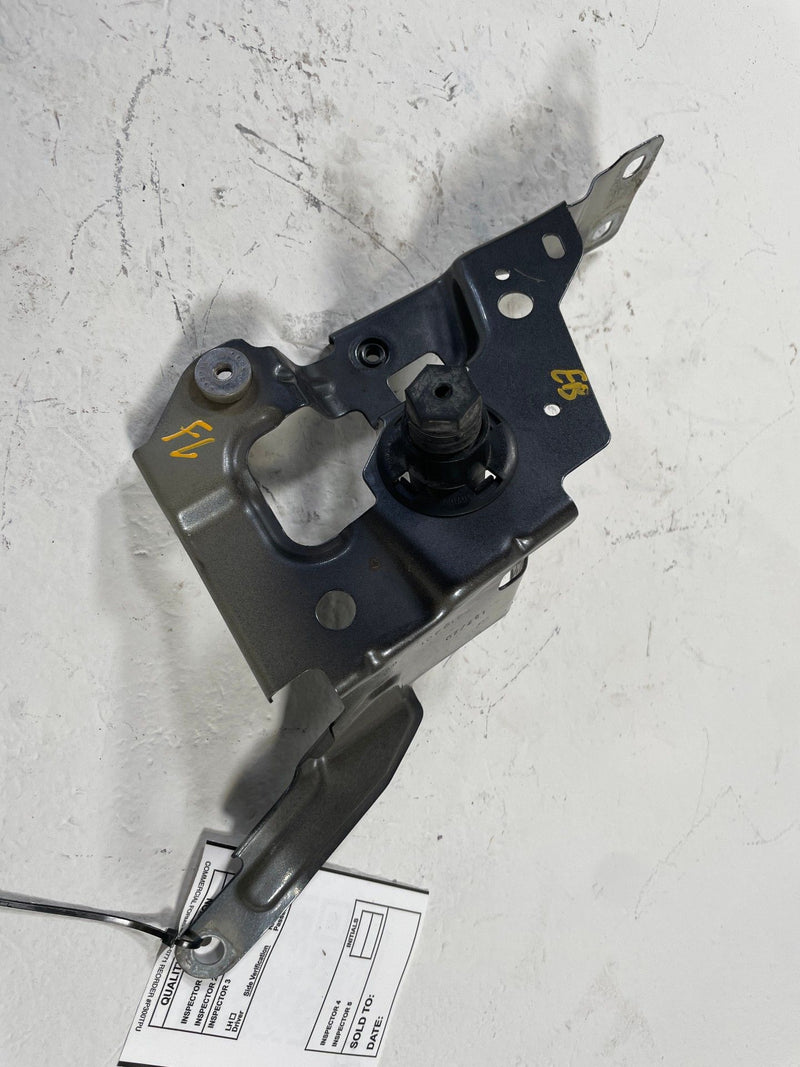 Load image into Gallery viewer, 2019-2025 BMW G20 330i XDRIVE FRONT LEFT SIDE FENDER MOUNT BRACKET # 110261
