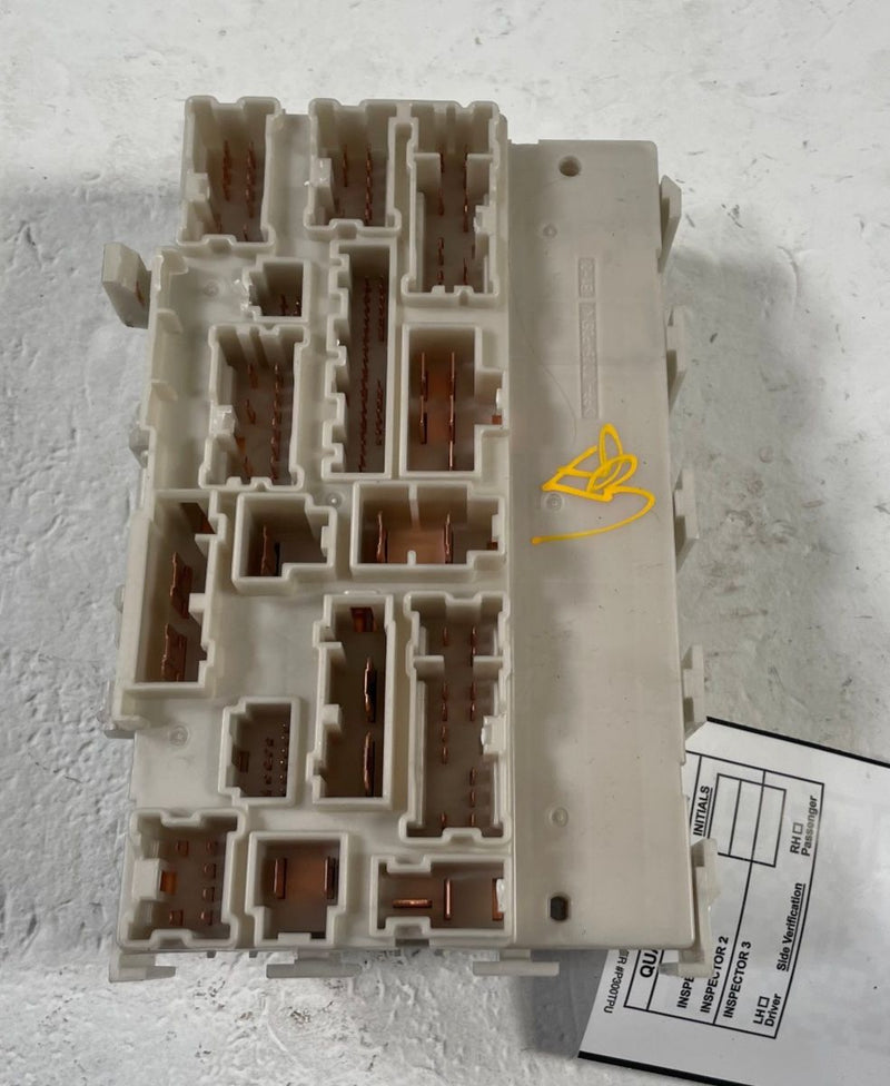 Load image into Gallery viewer, 2024-2025 NISSAN ROGUE ENGINE DASH CABIN FUSE RELAY JUNCTION BLOCK BOX # 111665
