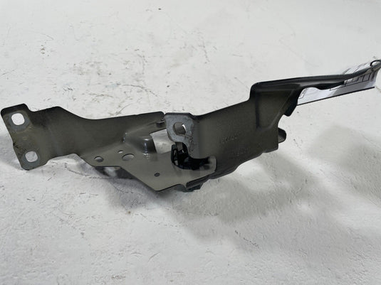 2019-2025 BMW G20 330i XDRIVE FRONT LEFT SIDE FENDER MOUNT BRACKET