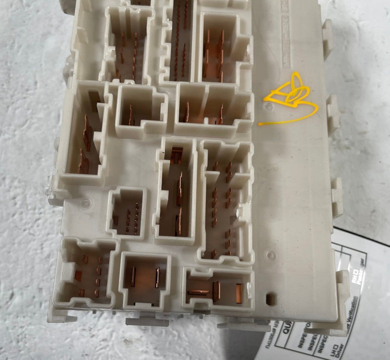 Load image into Gallery viewer, 2024-2025 NISSAN ROGUE ENGINE DASH CABIN FUSE RELAY JUNCTION BLOCK BOX # 111665
