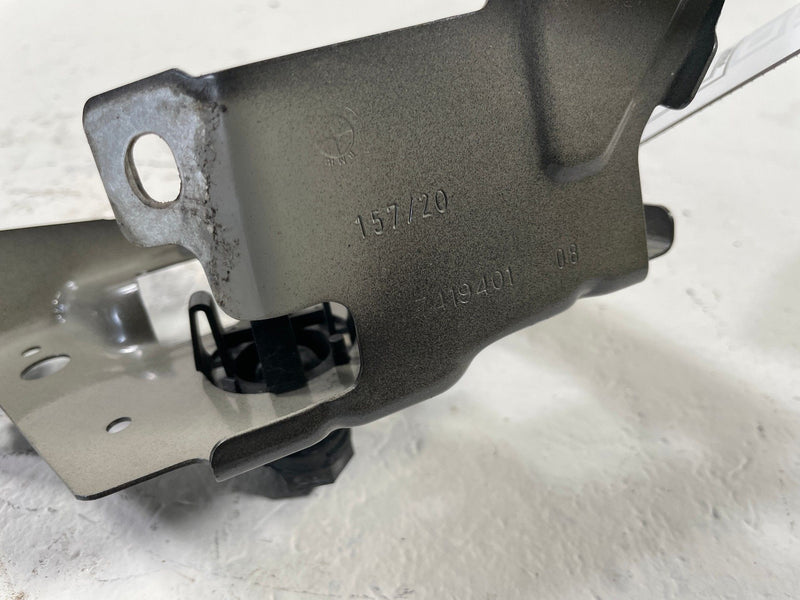 Load image into Gallery viewer, 2019-2025 BMW G20 330i XDRIVE FRONT LEFT SIDE FENDER MOUNT BRACKET # 110261
