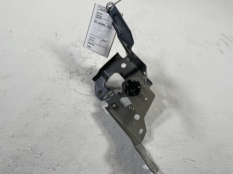 Load image into Gallery viewer, 2019-2025 BMW G20 330i XDRIVE FRONT LEFT SIDE FENDER MOUNT BRACKET # 110261
