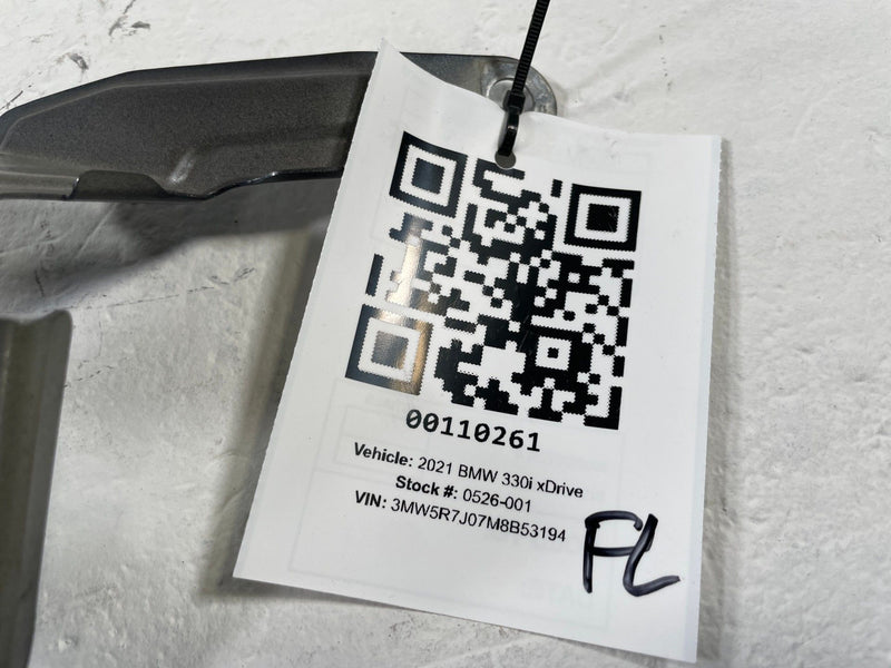 Load image into Gallery viewer, 2019-2025 BMW G20 330i XDRIVE FRONT LEFT SIDE FENDER MOUNT BRACKET # 110261
