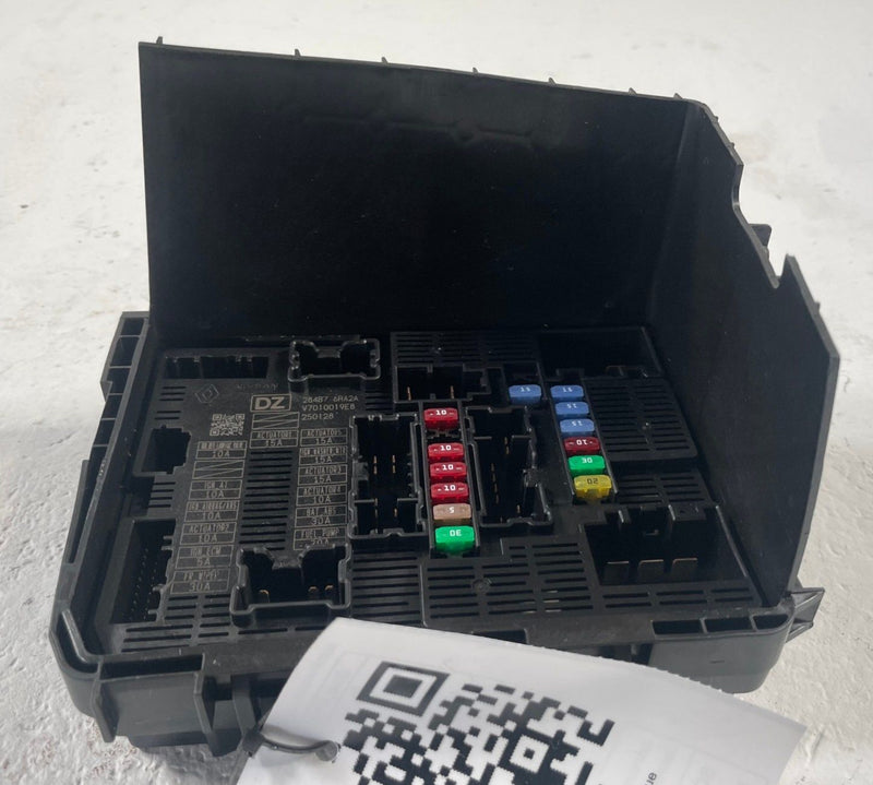 Load image into Gallery viewer, 2023-2025 NISSAN ROGUE POWER SUPPLY BODY MODULE FUSE BOX 1.5L 284B76RA2D #111657
