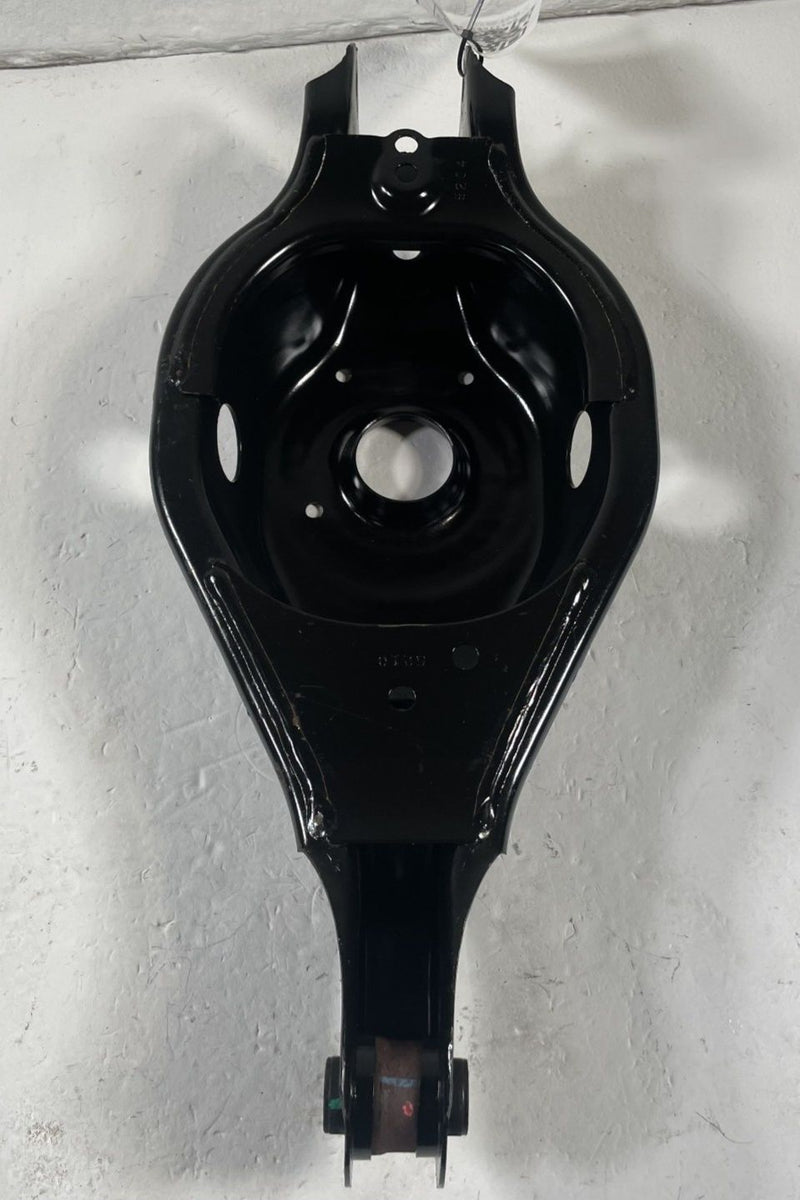Load image into Gallery viewer, 2021 - 2025 NISSAN ROGUE REAR RIGHT SIDE LOWER CONTROL ARM SPRING PERCH # 111682
