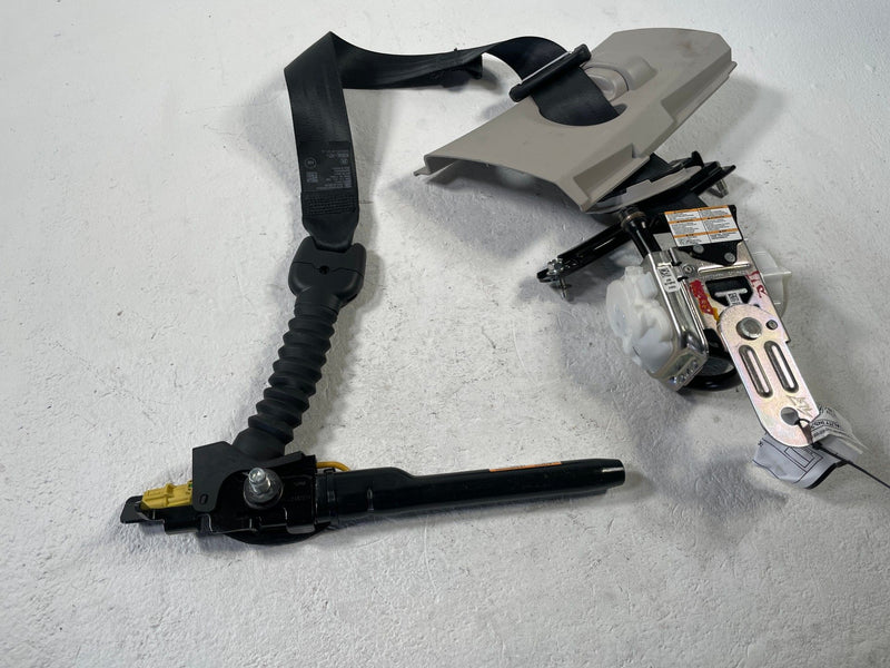 Load image into Gallery viewer, 2022 - 2025 HONDA CIVIC FRONT RIGHT PASSENGER SIDE SEAT BELT RETRACTOR # 108879
