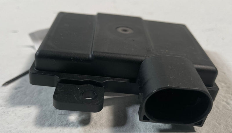 Load image into Gallery viewer, 2022-2024 HYUNDAI TUCSON REAR RIGHT BLIND SPOT DISTANCE RADAR SENSOR # 107649
