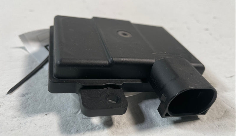 Load image into Gallery viewer, 2022-2024 HYUNDAI TUCSON REAR RIGHT BLIND SPOT DISTANCE RADAR SENSOR # 107649
