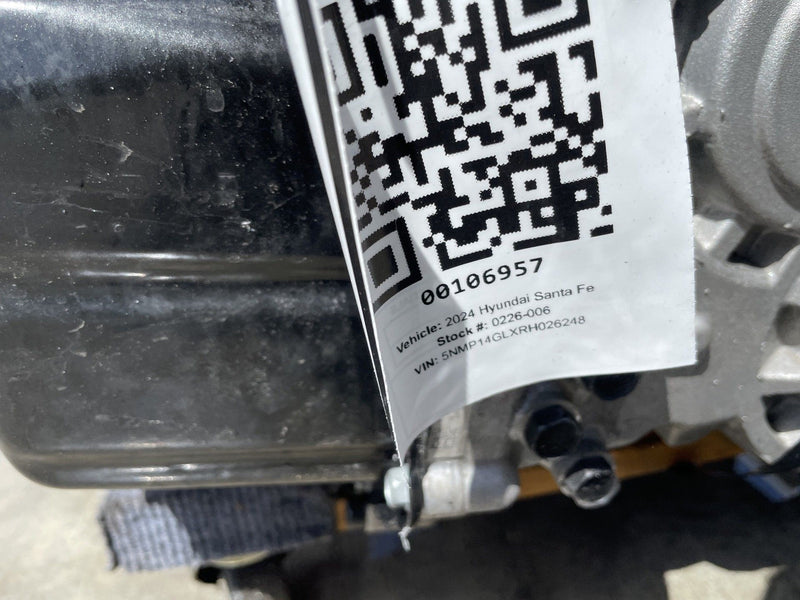Load image into Gallery viewer, HYUNDAI SANTA FE FWD AUTOMATIC TRANSMISSION ASSEMBLY 2.5L 11K MILES 24-25 106957
