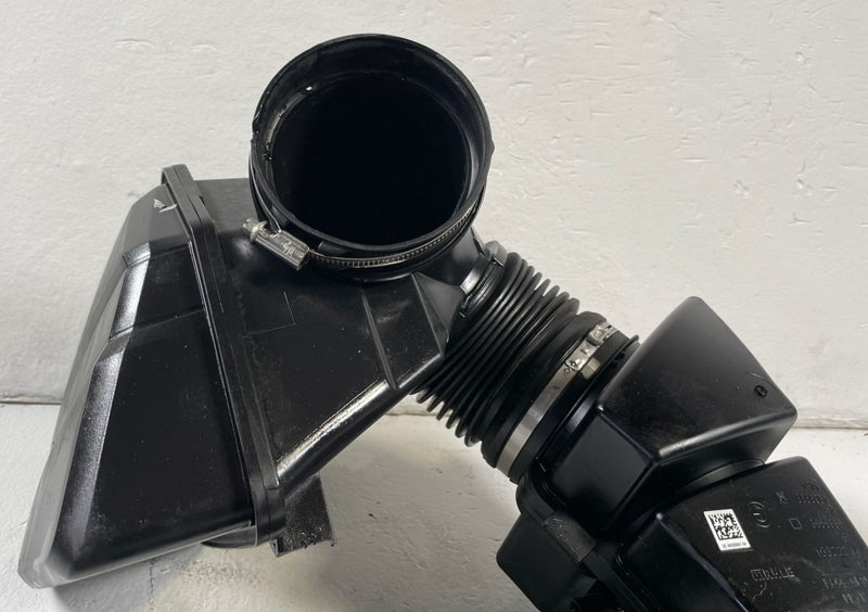Load image into Gallery viewer, 19-25 BMW 330i xDRIVE 430i Z4 AIR INTAKE CLEANER FILTER BOX W/ HOSE TUBE #110278

