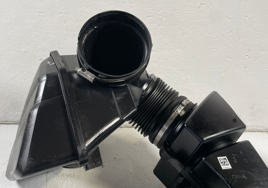 19-25 BMW 330i xDRIVE 430i Z4 AIR INTAKE CLEANER FILTER BOX W/ HOSE TUBE