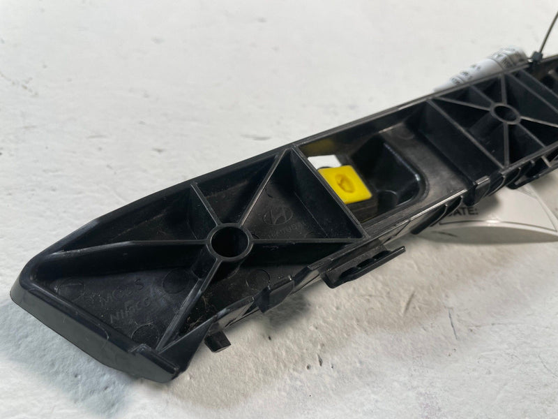 Load image into Gallery viewer, 2022-2025 HYUNDAI TUCSON REAR LEFT SIDE BUMPER MOUNT SUPPORT BRACKET # 107631
