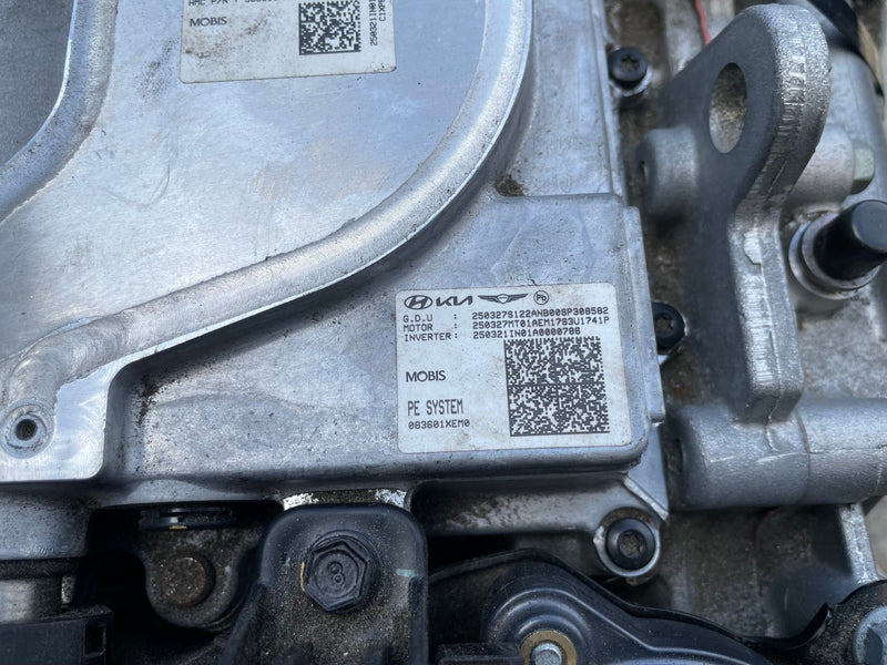 Load image into Gallery viewer, HYUNDAI IONIQ 6 RWD REAR ELECTRIC DRIVE ENGINE MOTOR ASSEMBLY 31K 23-25 # 112320
