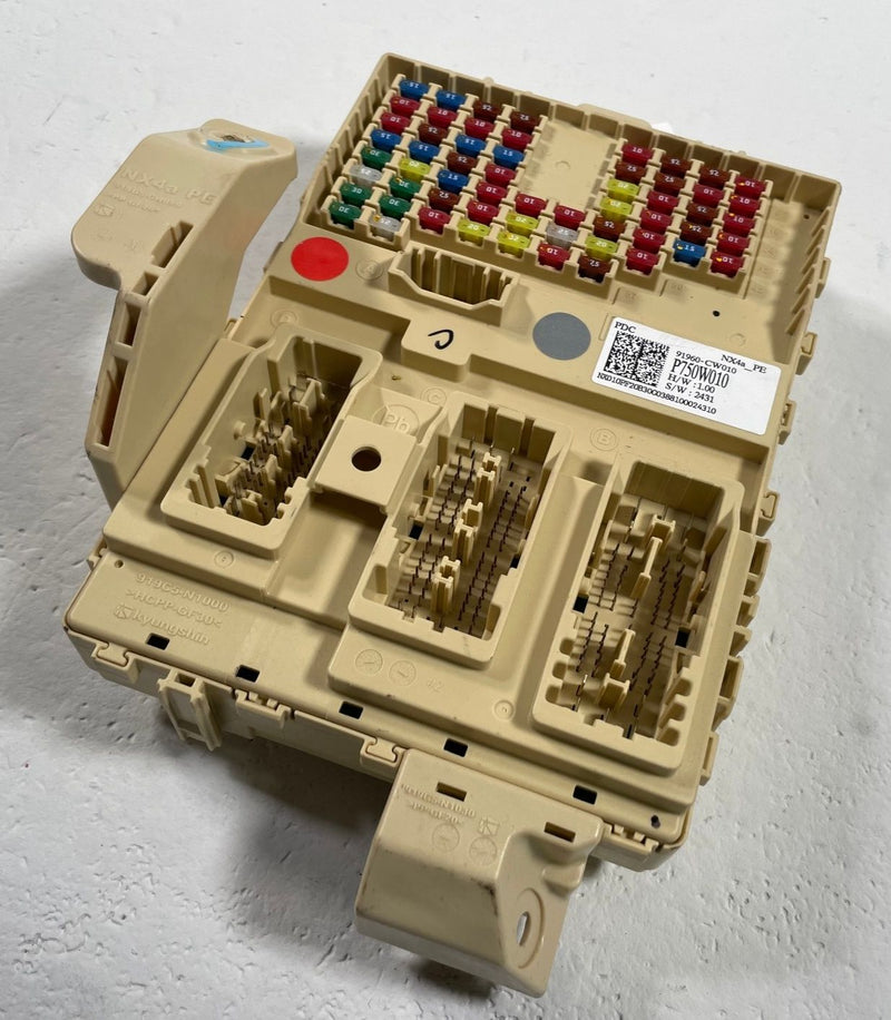Load image into Gallery viewer, 2025-2026 HYUNDAI TUCSON CABIN FUSE RELAY JUNCION BLOCK BOX 91960CW010 # 113022
