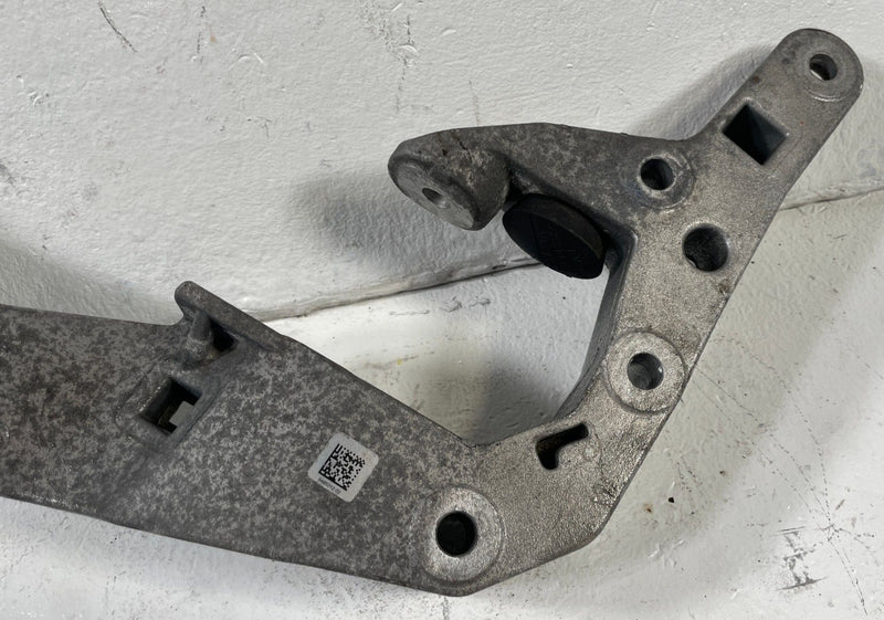 Load image into Gallery viewer, 2019-2025 BMW G20 330i xDrive TRANSMISSION CROSSMEMBER MOUNT 22319485312 #110283
