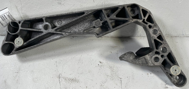 Load image into Gallery viewer, 2019-2025 BMW G20 330i xDrive TRANSMISSION CROSSMEMBER MOUNT 22319485312 #110283
