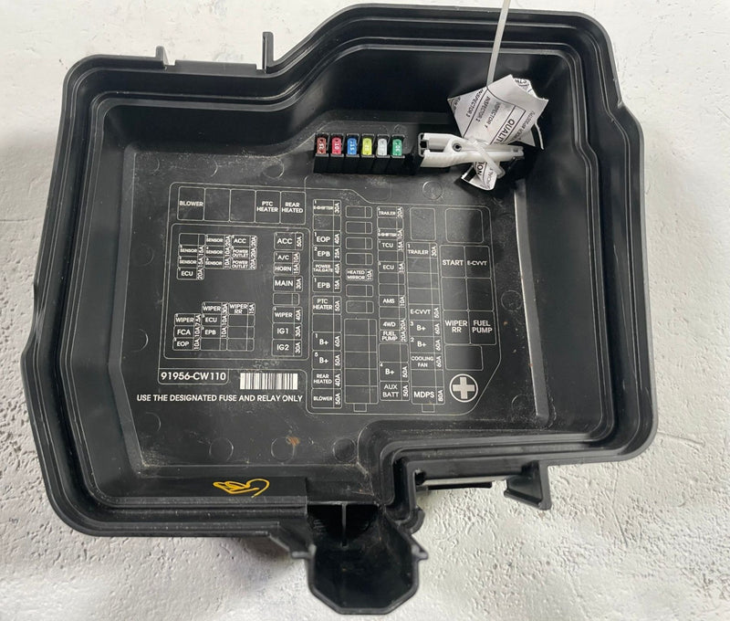 Load image into Gallery viewer, 2025-2026 HYUNDAI TUCSON FUSE RELAY BOX MODULE COVER 91956-CW110 # 113011
