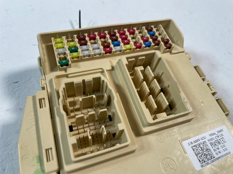 Load image into Gallery viewer, 22-24 HYUNDAI TUCSON DASH DASHBOARD FUSE RELAY JUNCTION BOX BLOCK 2.5L # 107656
