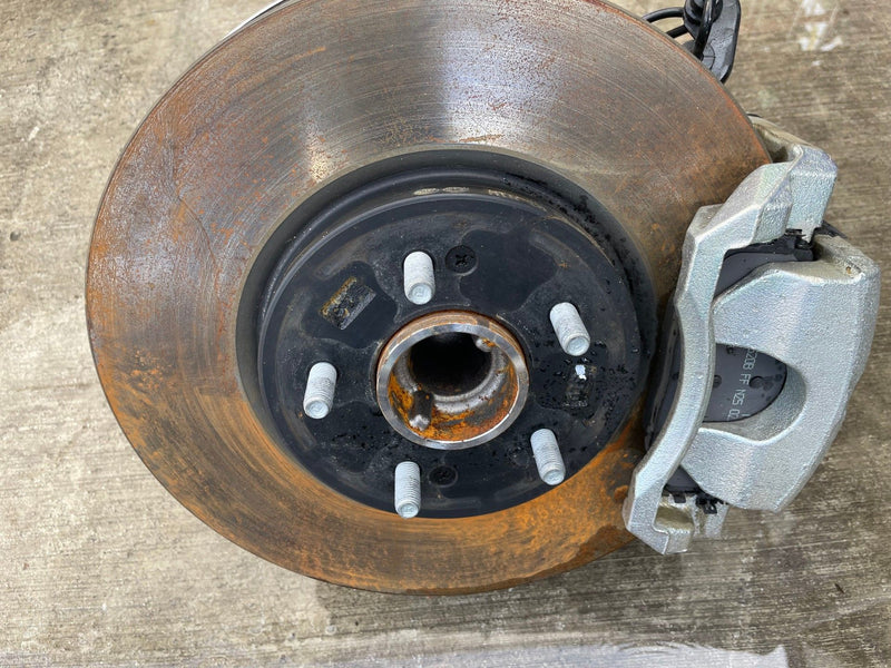 Load image into Gallery viewer, 2023-2025 HYUNDAI IONIQ 6 RWD FRONT RIGHT SIDE SUSPENSION KNEE ASSEMBLY # 112321
