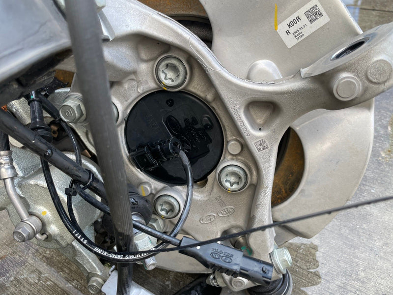 Load image into Gallery viewer, 2023-2025 HYUNDAI IONIQ 6 RWD FRONT RIGHT SIDE SUSPENSION KNEE ASSEMBLY # 112321
