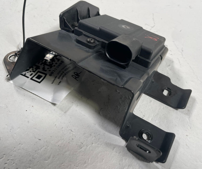 Load image into Gallery viewer, 25-26 HYUNDAI TUCSON REAR RIGHT PASSENGER BLIND SPOT RADAR MODULE SENSOR #113008
