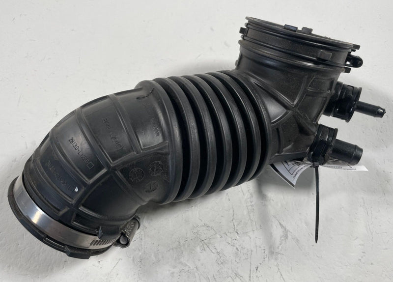 Load image into Gallery viewer, 22-25 HYUNDAI TUCSON SANTA CRUZ ENGINE AIR INTAKE HOSE TUBE PIPE 2.5L # 113031
