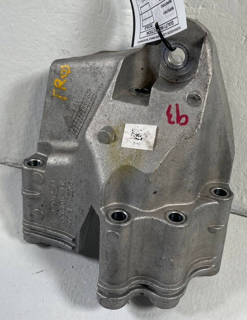 Load image into Gallery viewer, 2022-25 GENESIS GV70 FRONT RIGHT SIDE ENGINE MOUNT SUPPORT BRACKET 2.5L #107509
