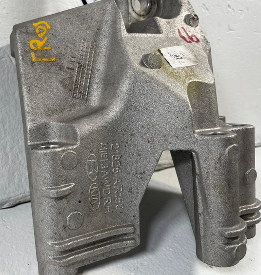 2022-25 GENESIS GV70 FRONT RIGHT SIDE ENGINE MOUNT SUPPORT BRACKET 2.5L