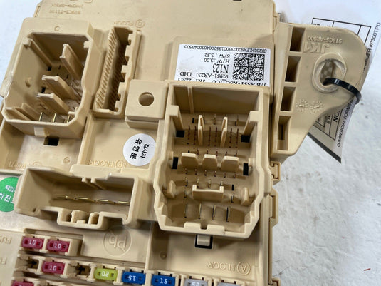 2022-23 GENESIS GV70 UNDER DASHBOARD FUSE RELAY CABIN JUNCTION BOX 2.5L