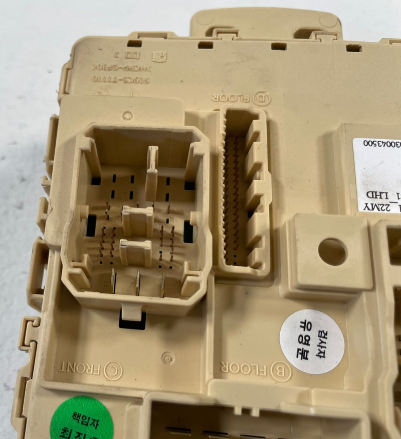 Load image into Gallery viewer, 2022-23 GENESIS GV70 UNDER DASHBOARD FUSE RELAY CABIN JUNCTION BOX 2.5L #107543
