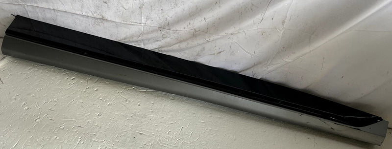 Load image into Gallery viewer, 2022 - 2024 KIA EV6 FRONT RIGHT PASSENGER SIDE LOWER DOOR MOLDING PANEL # 109914
