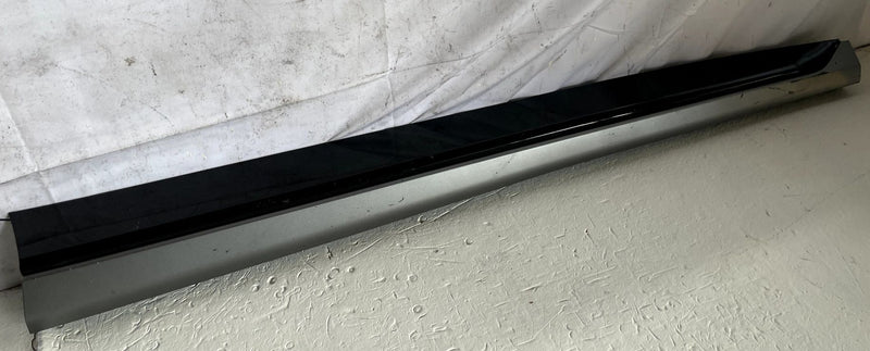 Load image into Gallery viewer, 2022 - 2024 KIA EV6 FRONT RIGHT PASSENGER SIDE LOWER DOOR MOLDING PANEL # 109914
