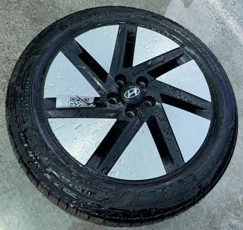 Load image into Gallery viewer, HYUNDAI IONIQ 6 18x7.5 BLACK 7-SLOT ALLOY WHEEL RIM W/TIRE (ONLY#1) 23-25 112313
