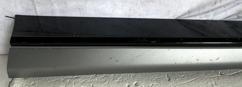 Load image into Gallery viewer, 2022 - 2024 KIA EV6 FRONT RIGHT PASSENGER SIDE LOWER DOOR MOLDING PANEL # 109914
